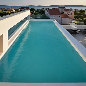 luxury-apartments-la-perla.hotelinzadar.com/