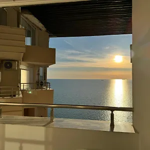 durres-beach-apartment-with-fantastic-sea-view.albaniahotels.org/